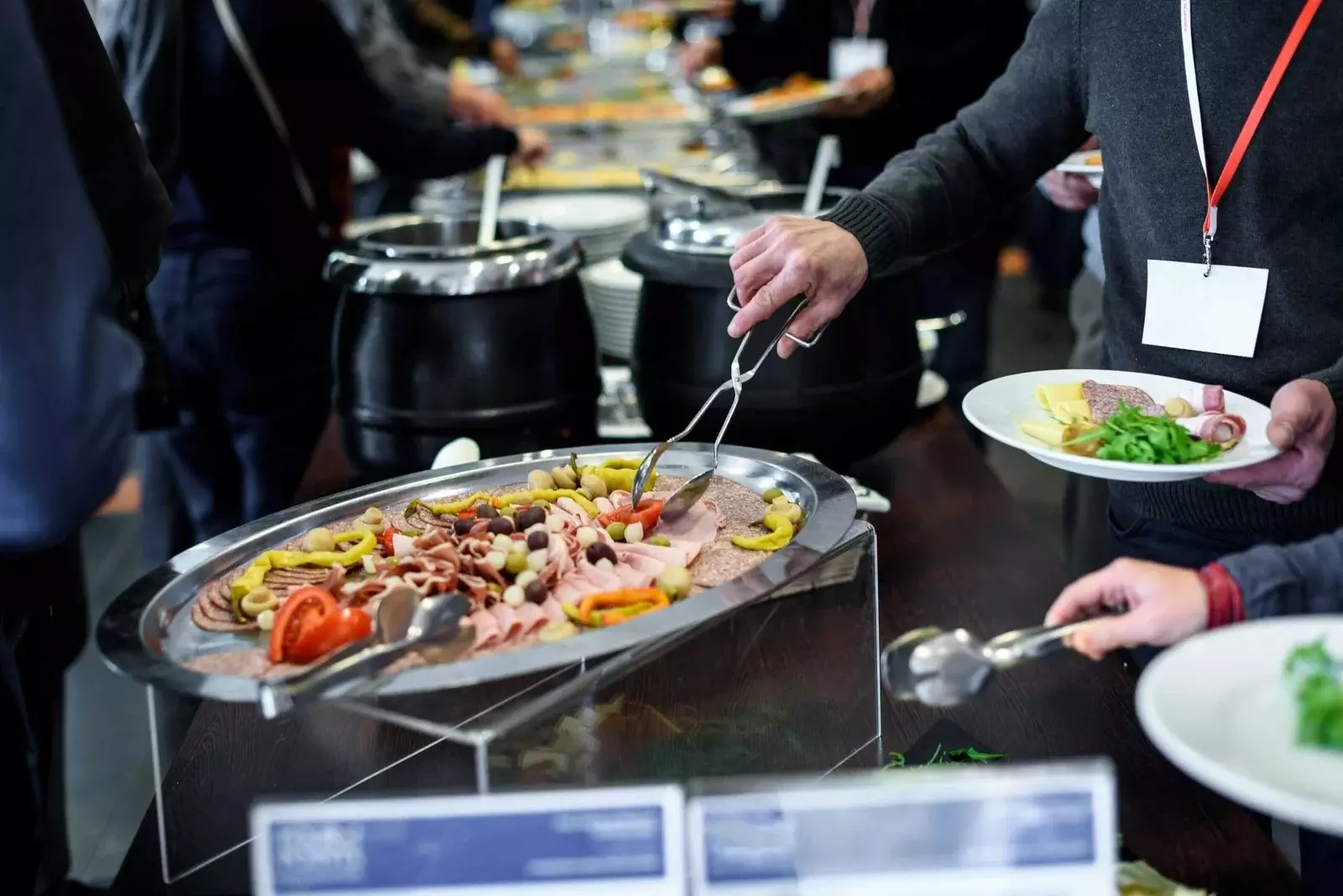 Hoàn Thiện Dịch Vụ Nhà Hàng Với Những Kỹ Năng Thiết Yếu Cho Nhân Viên Buffet