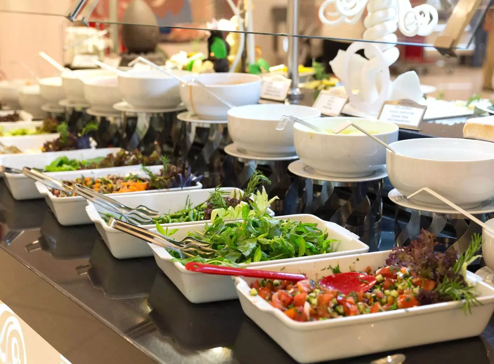 Hoàn Thiện Dịch Vụ Nhà Hàng Với Những Kỹ Năng Thiết Yếu Cho Nhân Viên Buffet