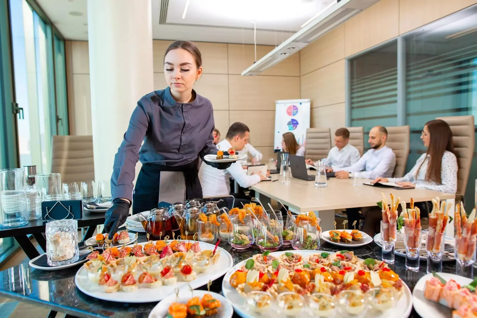 Làm sao để tìm kiếm và tuyển dụng nhân viên xuất sắc cho nhà hàng buffet?