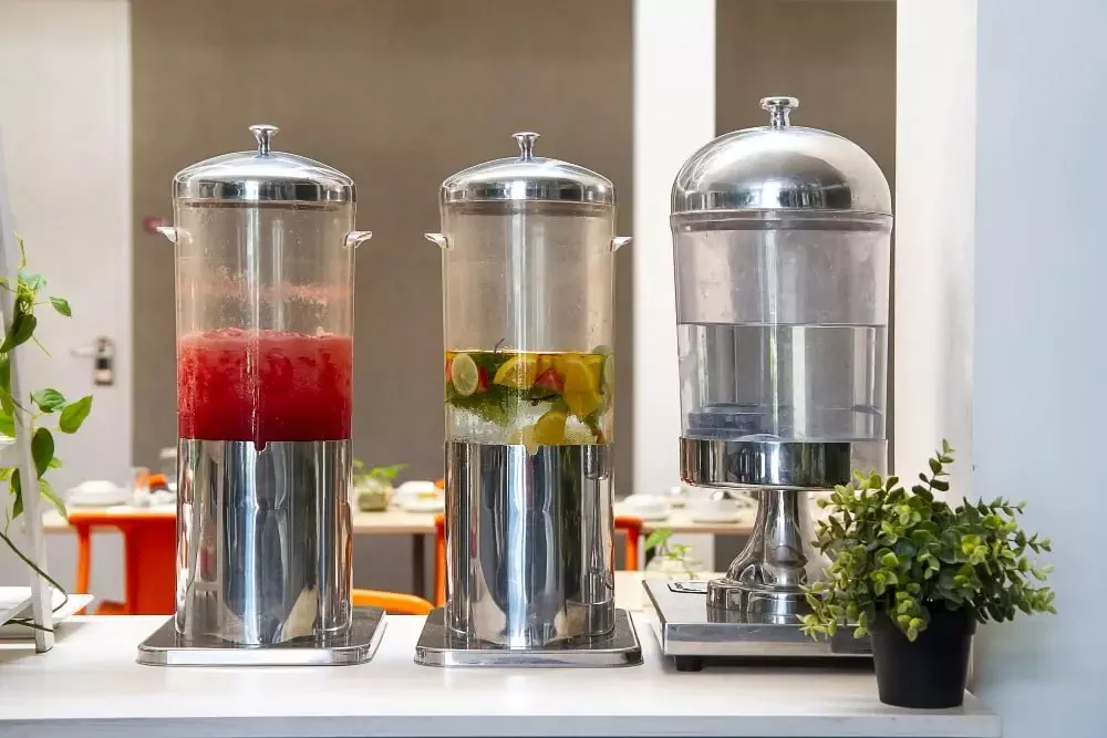 Đánh Giá Chi Tiết Máy Vắt Cam Tự Động Zumex Cho Nhà Hàng