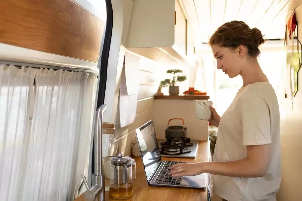Máy Vắt Cam Tự Động Zumex: Giải Pháp Giáo Dục An Toàn Cho Trường Học